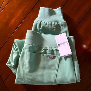 NWT Figs Zamora Petite Joggers Size Small, Jade